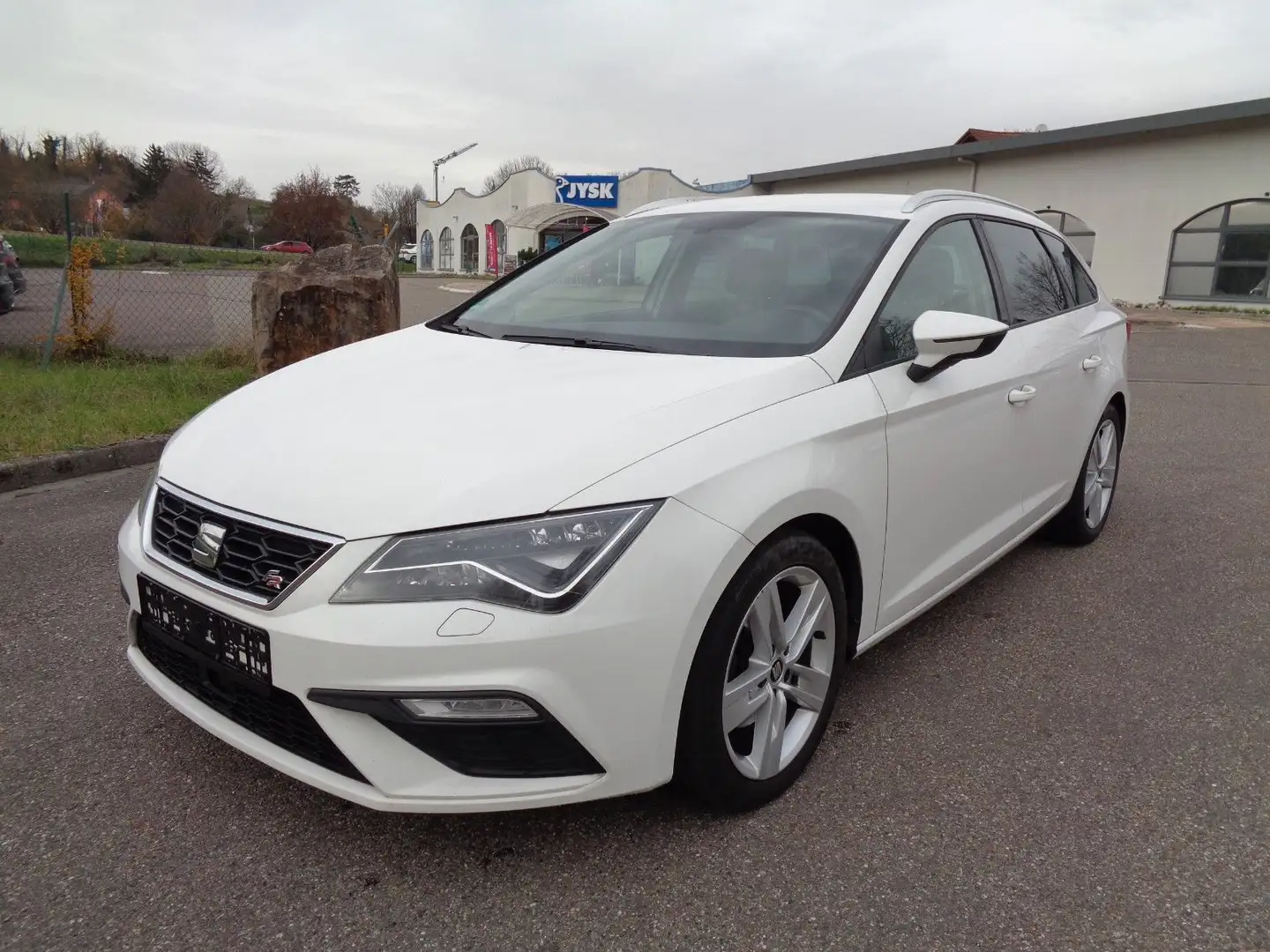 SEAT Leon Kombi 2.0 TDI 110KW ST FR Weiß - 1
