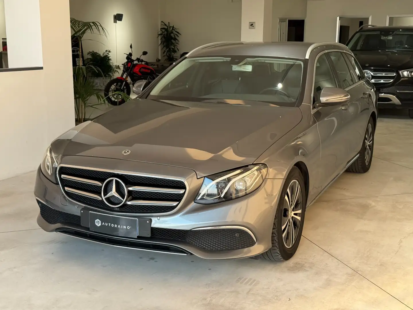 Mercedes-Benz E 200 E 200 d Auto Business Sport Grigio - 1