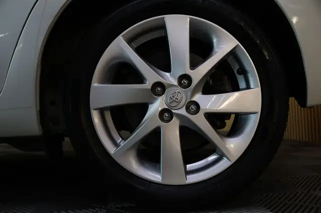 Toyota Yaris view 4