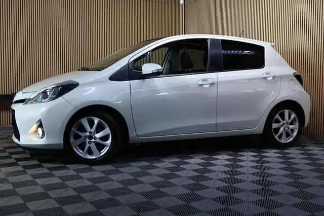 Toyota Yaris view 3