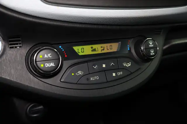Toyota Yaris view 23