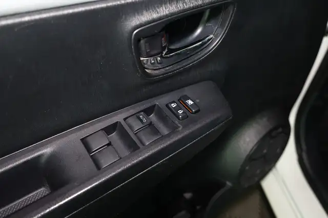 Toyota Yaris view 12