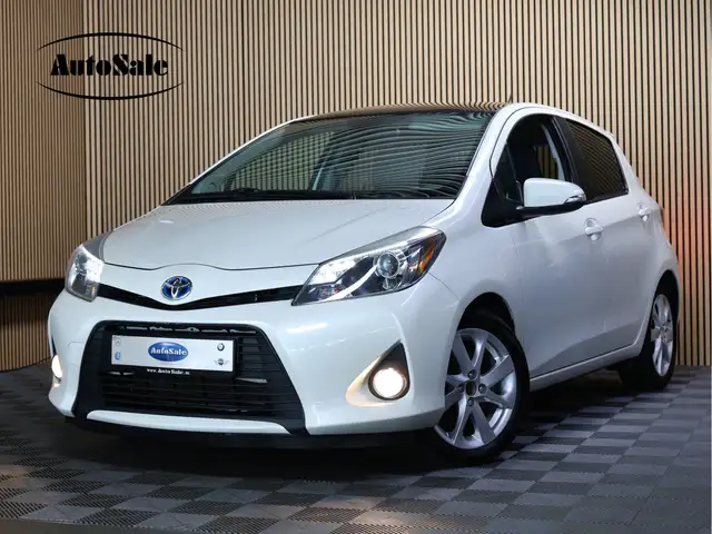 2013 Toyota Yaris in White for sale
