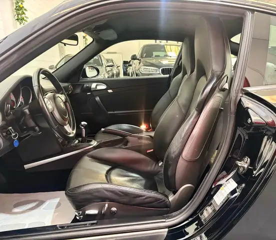 Porsche 911 view 13
