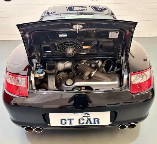 Porsche 911 view 11