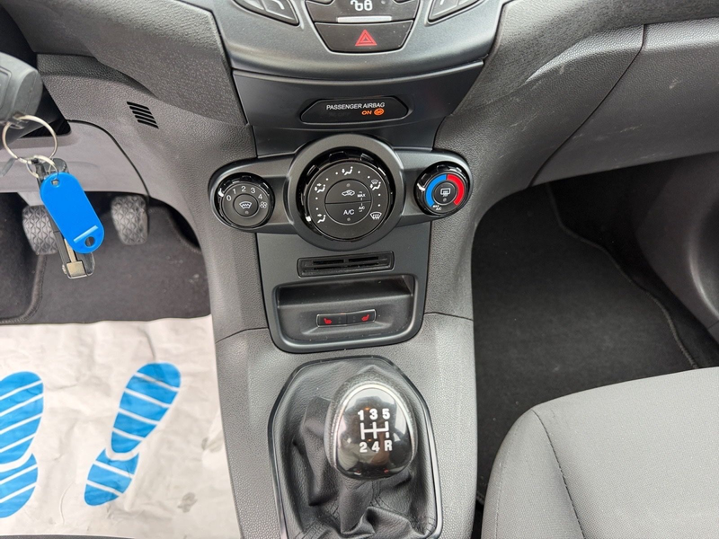 Ford Fiesta 1.25 Celebration — photo 13