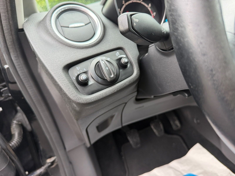 Ford Fiesta 1.25 Celebration — photo 15