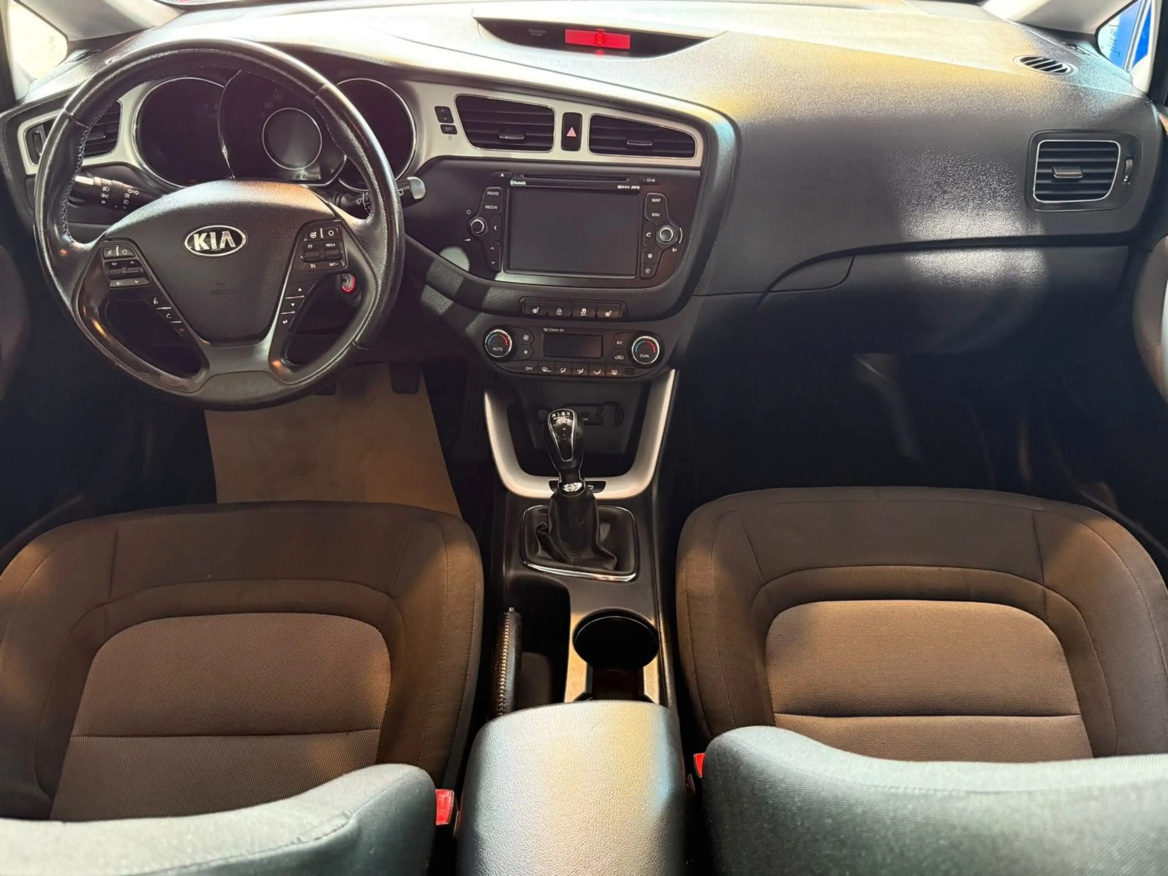 Kia Ceed / cee'd Dream Team R-Kamera / Navi — photo 15