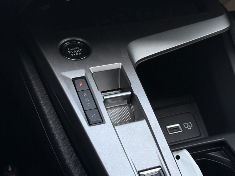 Peugeot 408 1.2 Hybrid 145 e-DCS6 Allure Adapt. Cruise / Camer — photo 33