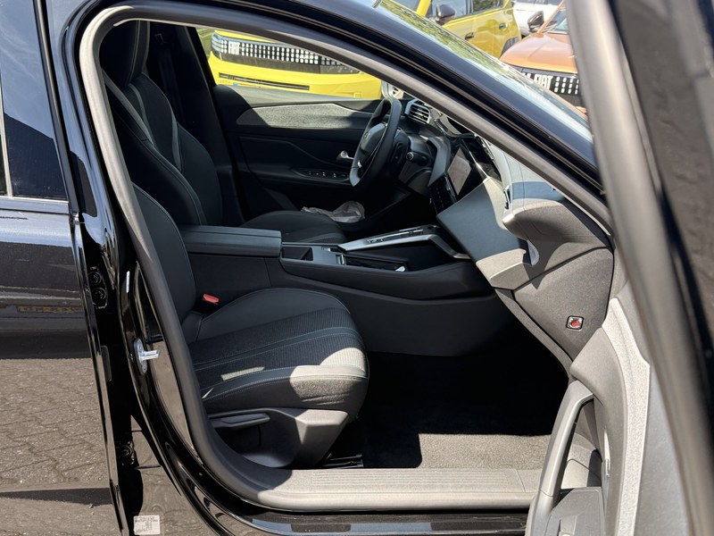 Peugeot 408 1.2 Hybrid 145 e-DCS6 Allure Adapt. Cruise / Camer — photo 38