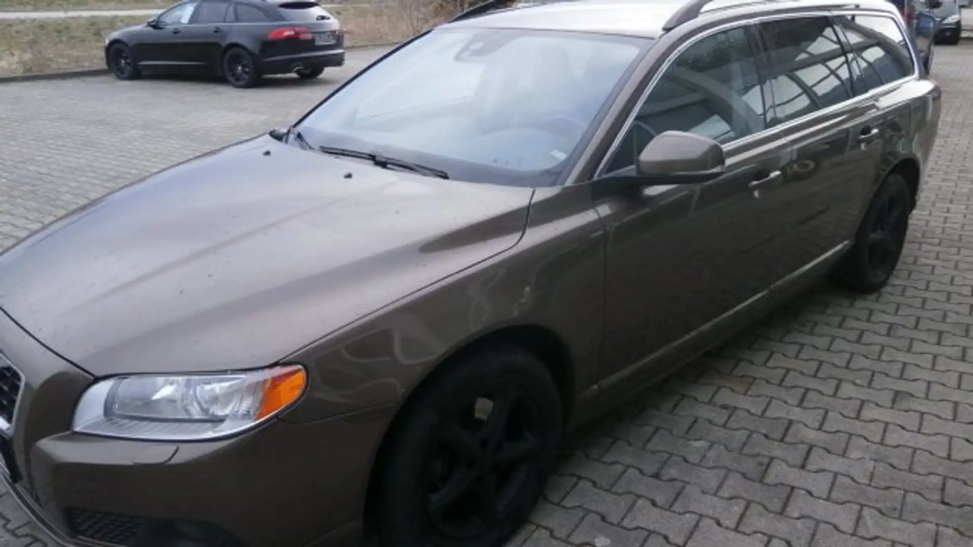 Volvo V70 V70 D5 AWD Geartronic Edition Pro Brown - 1