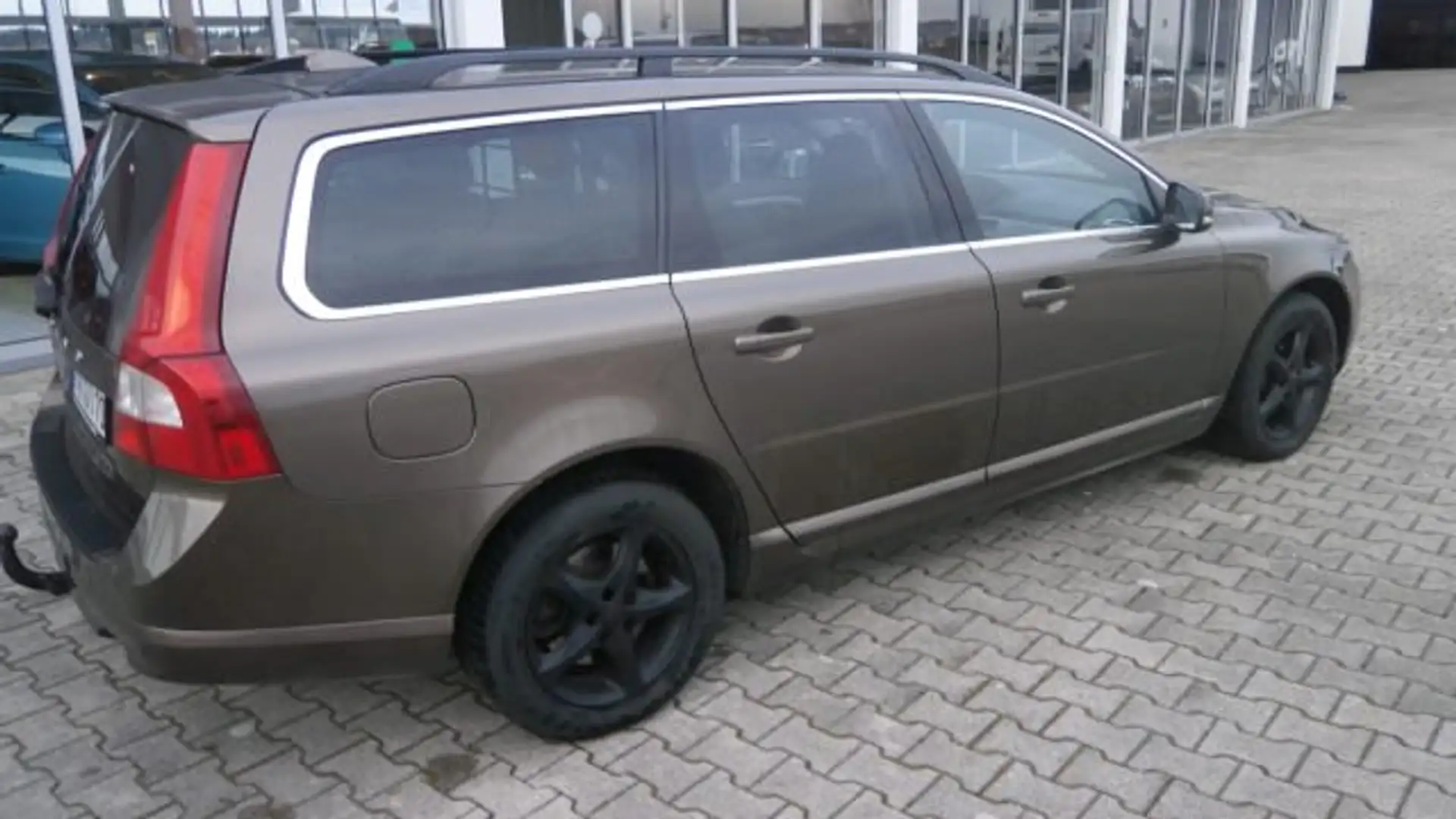 Volvo V70 V70 D5 AWD Geartronic Edition Pro Brown - 2