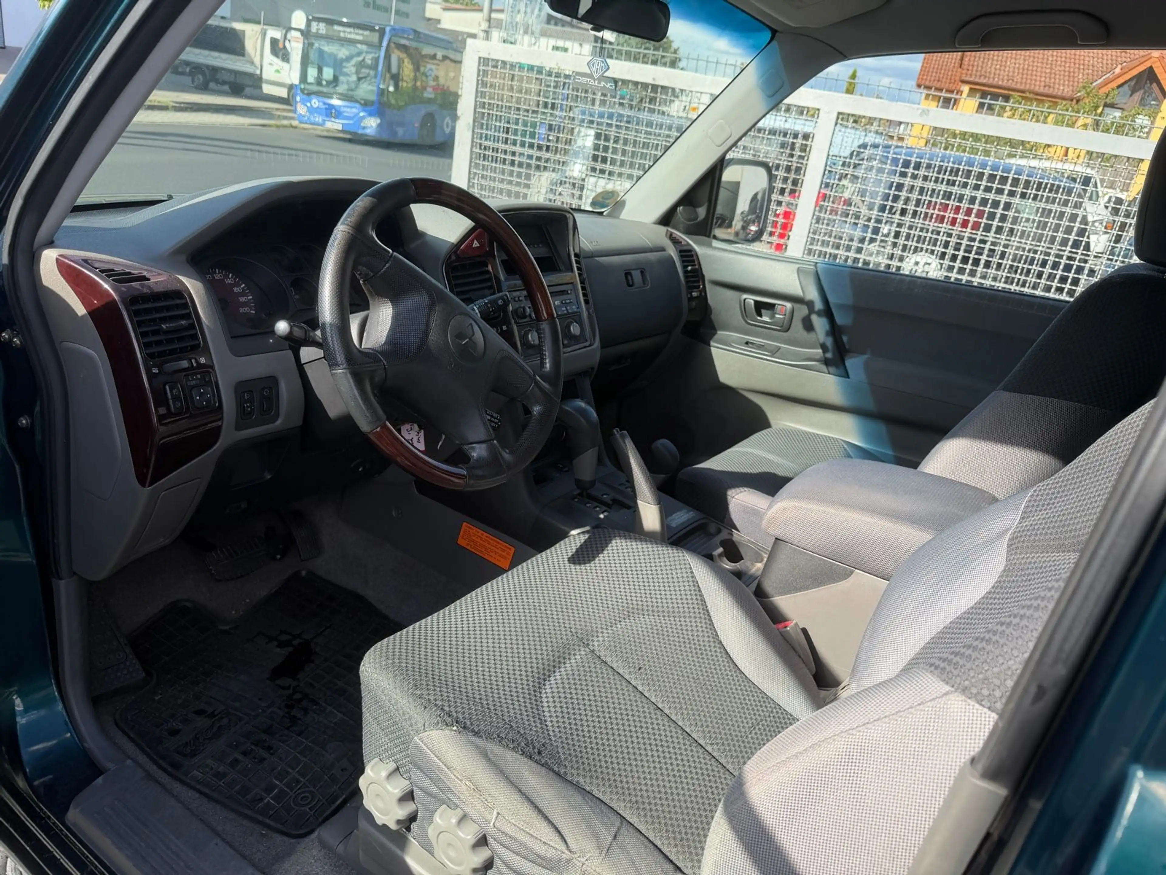Mitsubishi Pajero 3,2 DI-D Elegance — photo 12