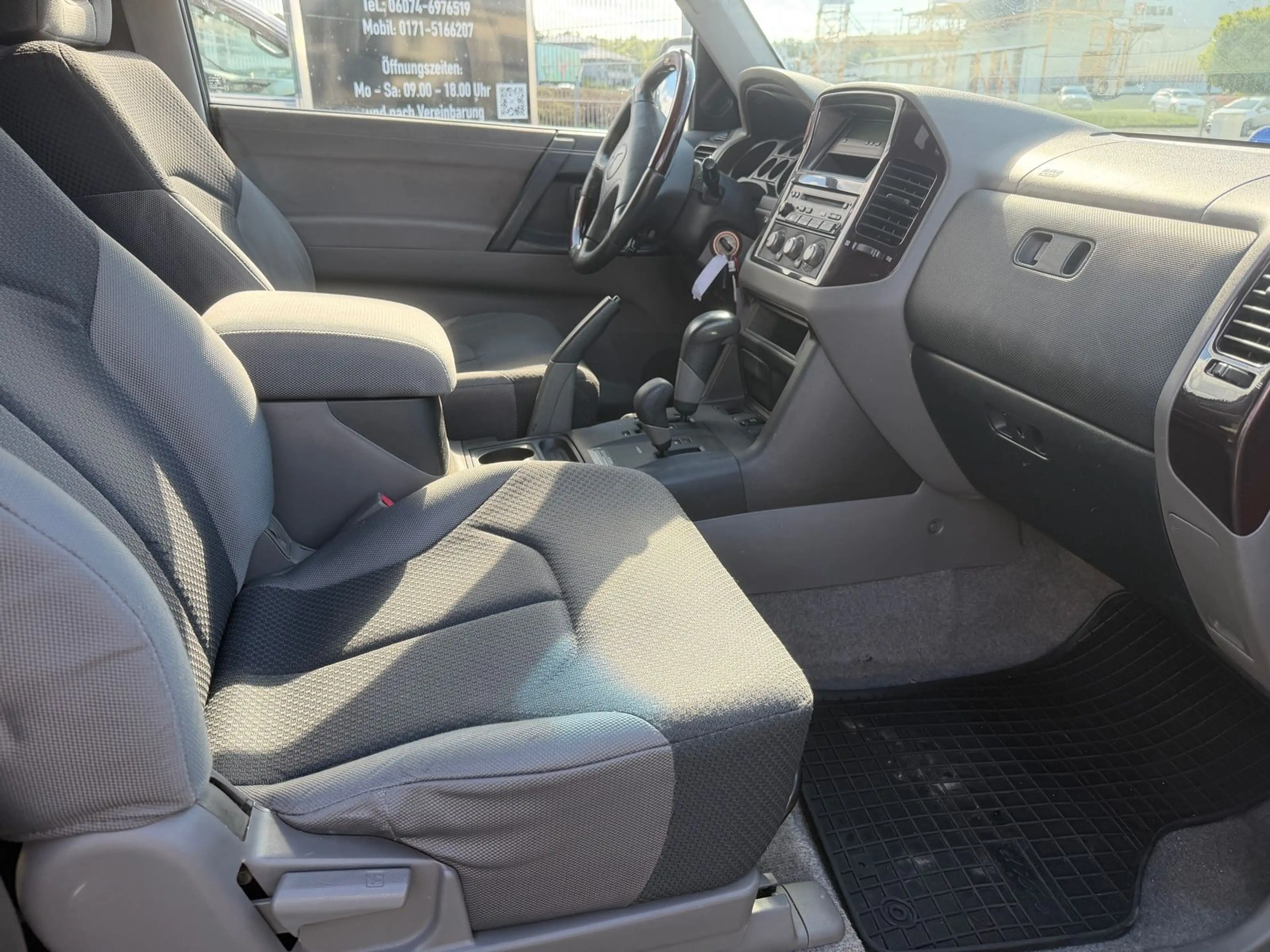 Mitsubishi Pajero 3,2 DI-D Elegance — photo 15