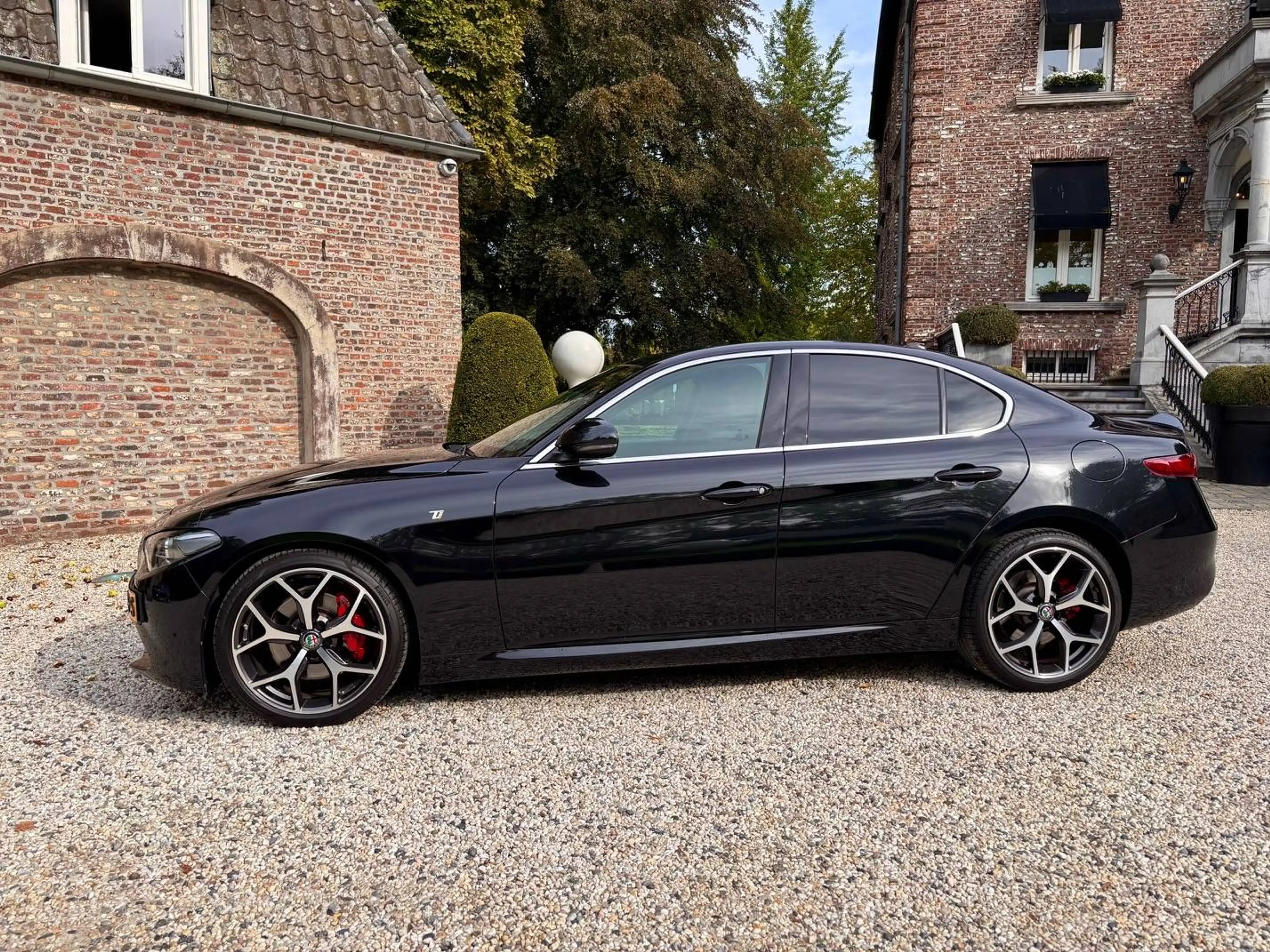 Alfa Romeo Giulia 2.0T TI — photo 3