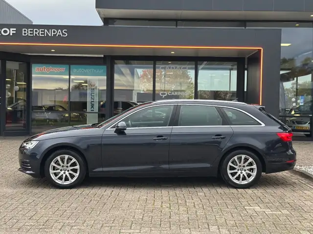 Audi A4 view 10
