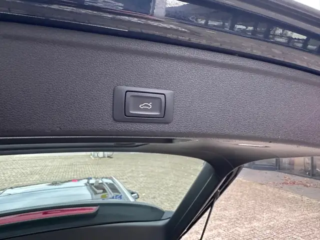 Audi A4 view 12
