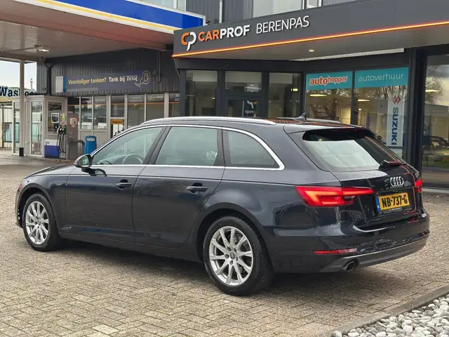 Audi A4 view 9