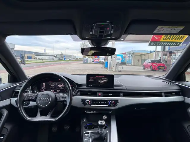 Audi A4 view 14
