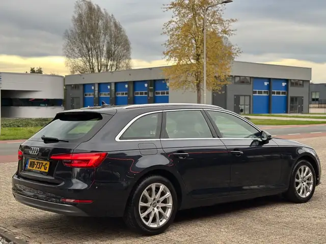 Audi A4 view 6
