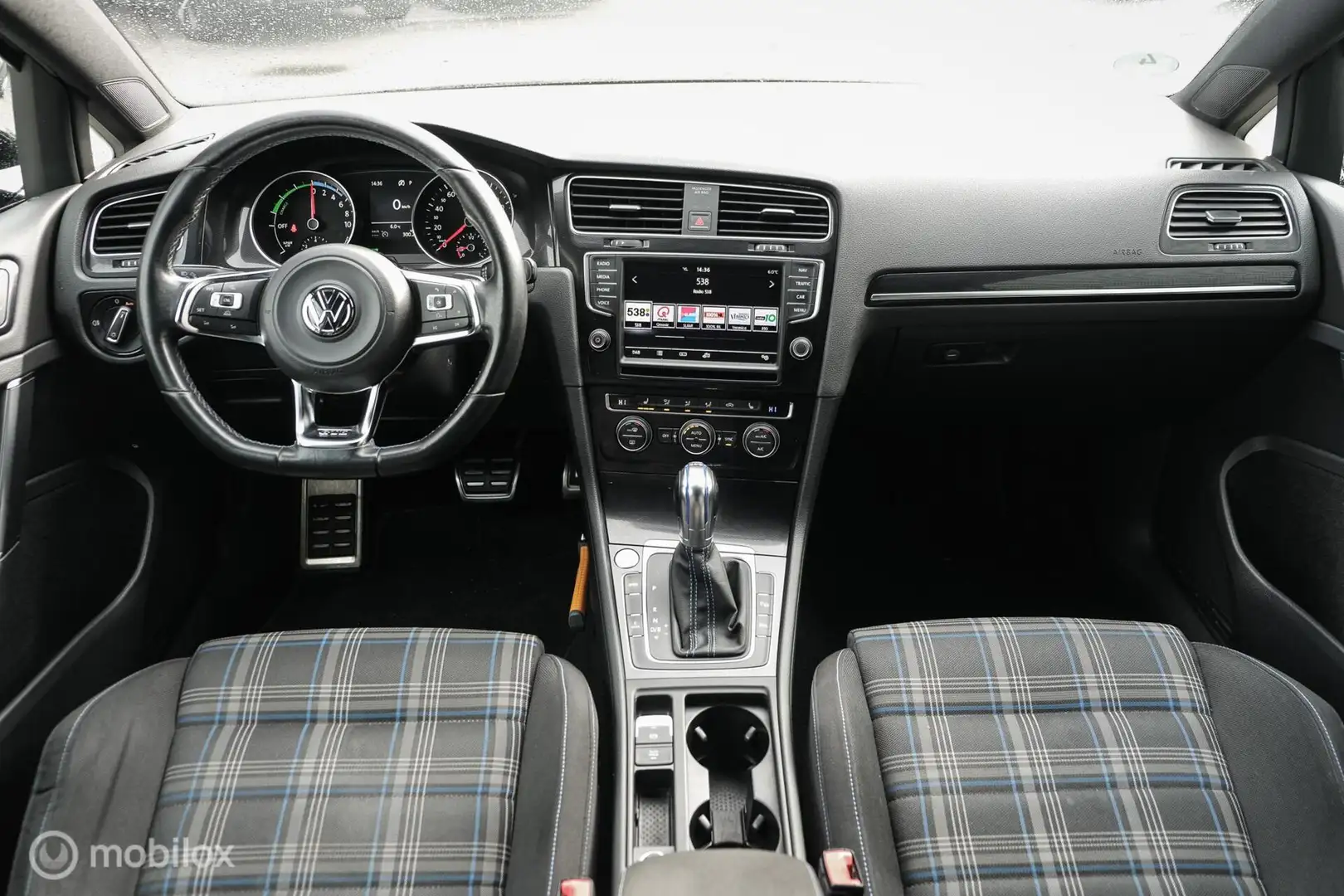 Volkswagen Golf GTE 1.4 TSI | Trekhaak | Stoelverw. | 19 Inch | Camera Schwarz - 2