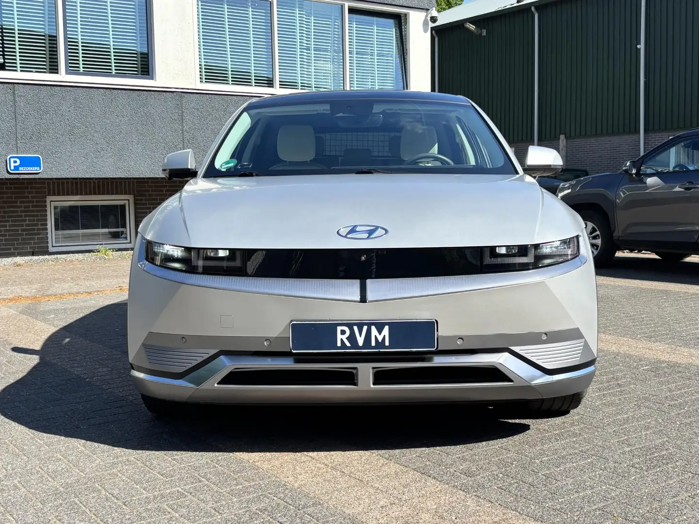 Hyundai IONIQ 5 Project 45 AWD 73kWh WARMTEPOMP | TREKHAAK | MEGA Grijs - 2