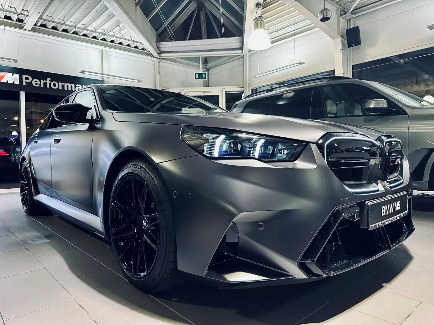 BMW M5 LIMOUSINE. FROZEN DEEP GREY. LEDER SCHWARZ.++ Grau - 1