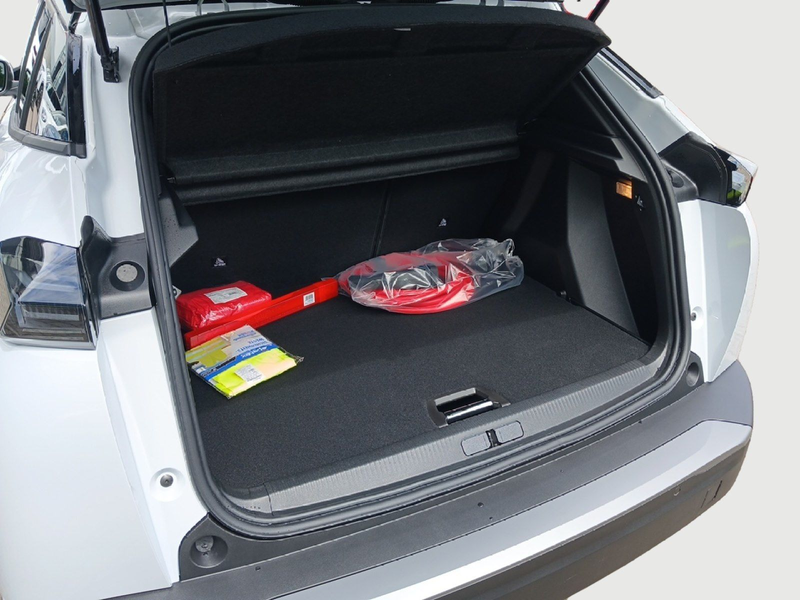 Peugeot e-2008 E-2008 GT Elektro 156 3-Phasig Alcantara — photo 7