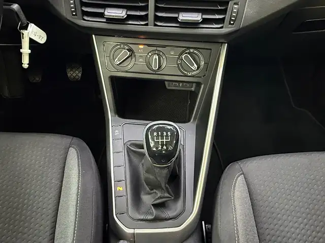 Volkswagen Polo view 9