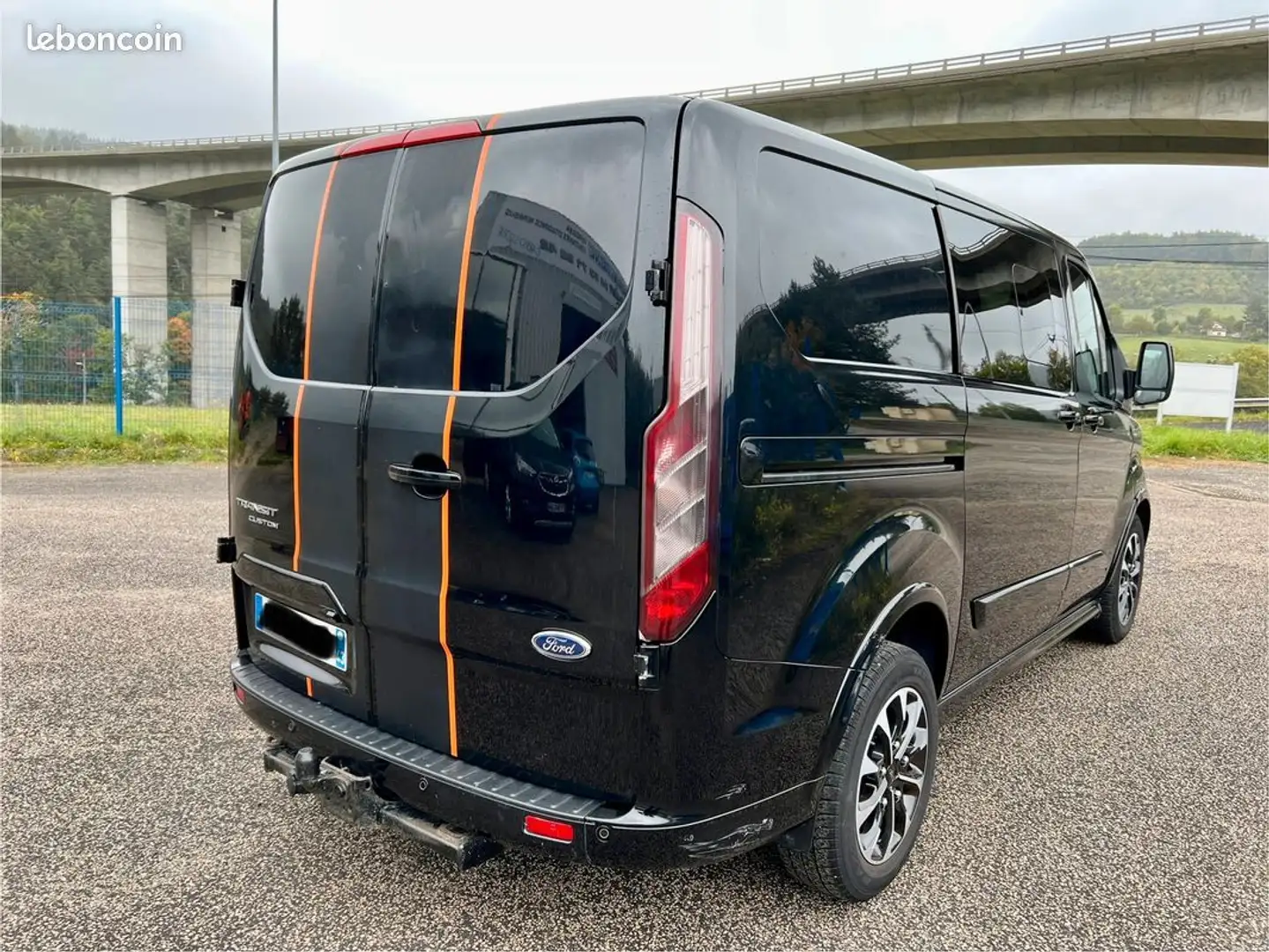 Ford Transit Custom Transit Sport 2.0 TDCi 170 ch – 5 places Schwarz - 2