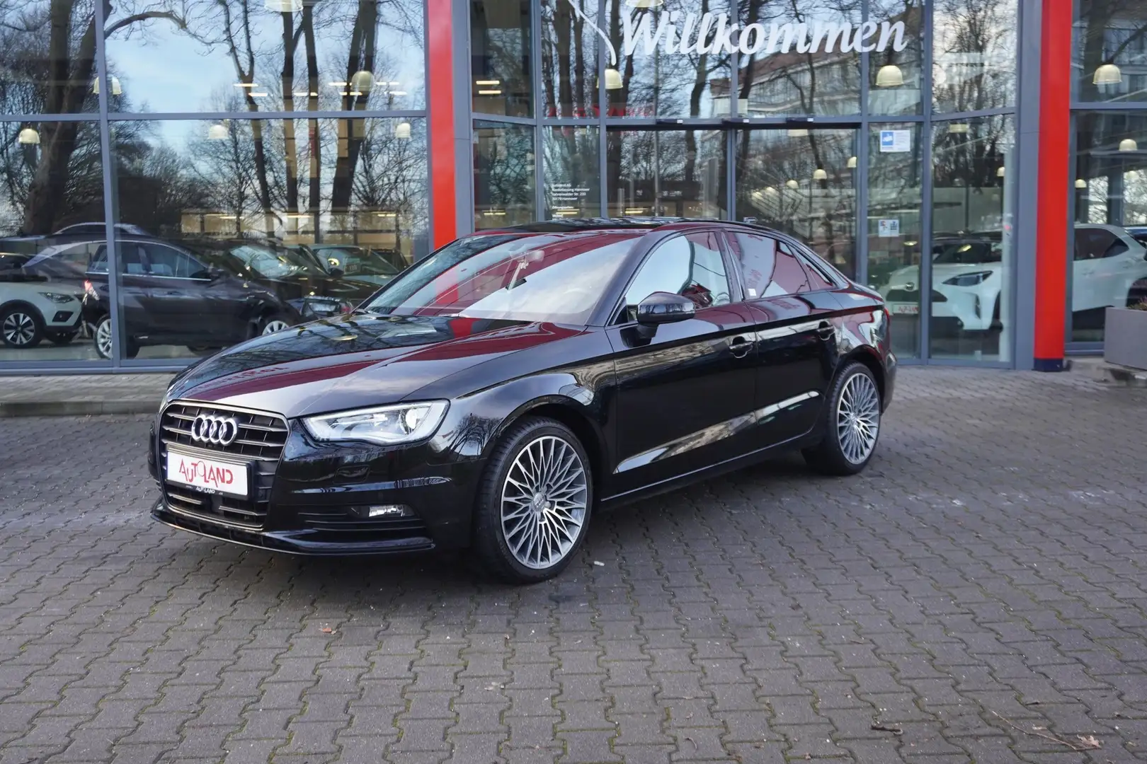 Audi A3 1.4 TFSI Sport ultra Bi-Xenon Navi Sportsitze Noir - 2