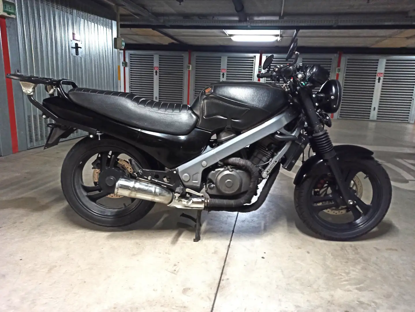 Honda NTV 650 Naked Noir - 1