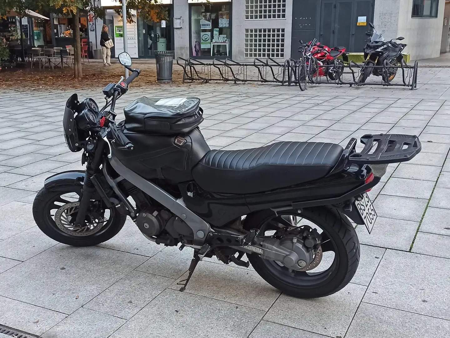 Honda NTV 650 Naked Noir - 2
