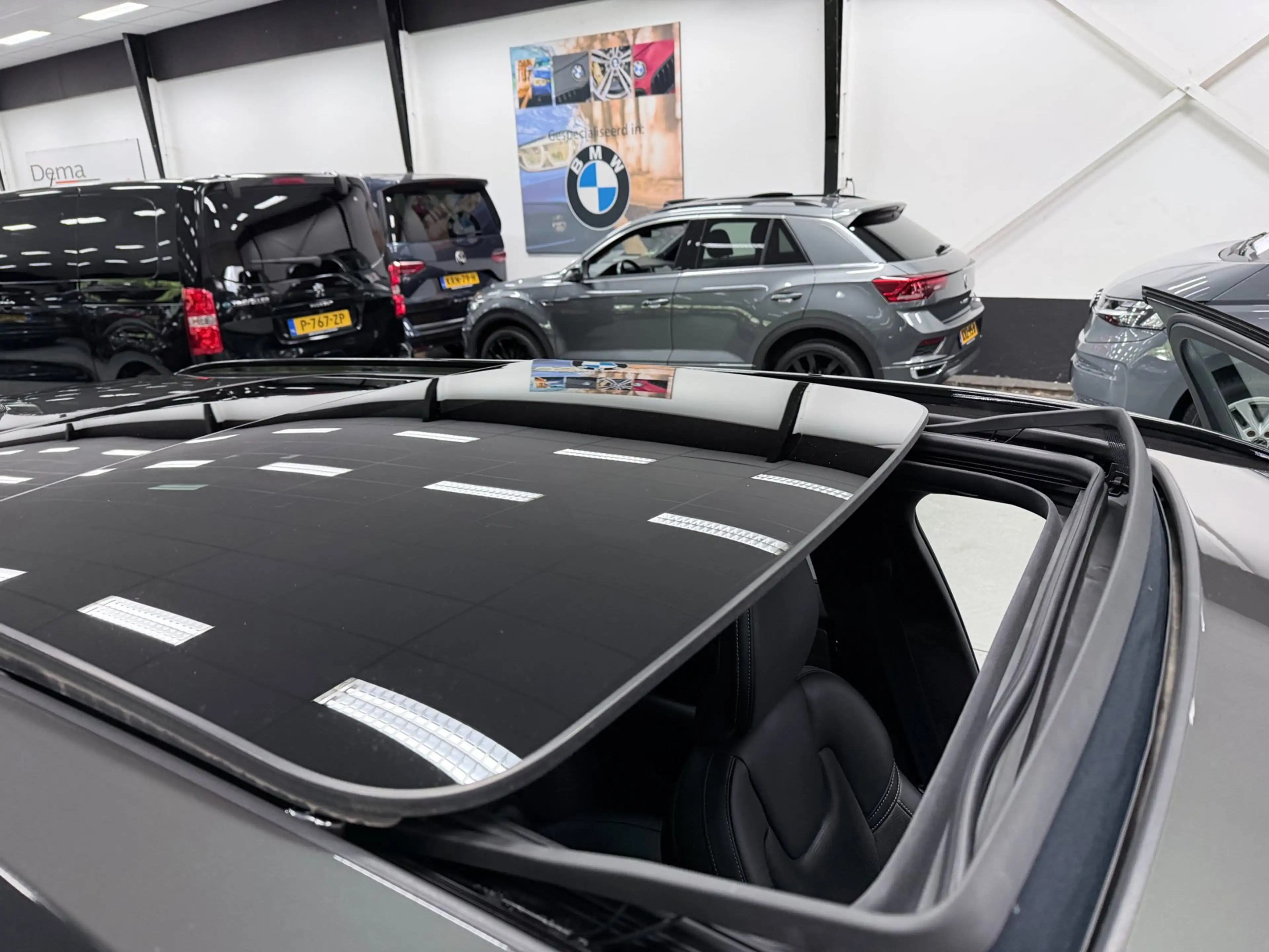 Volvo V60 2.0 T8 Recharge AWD R-Design PANO/MASSAGE+M-LEDER/ — photo 33