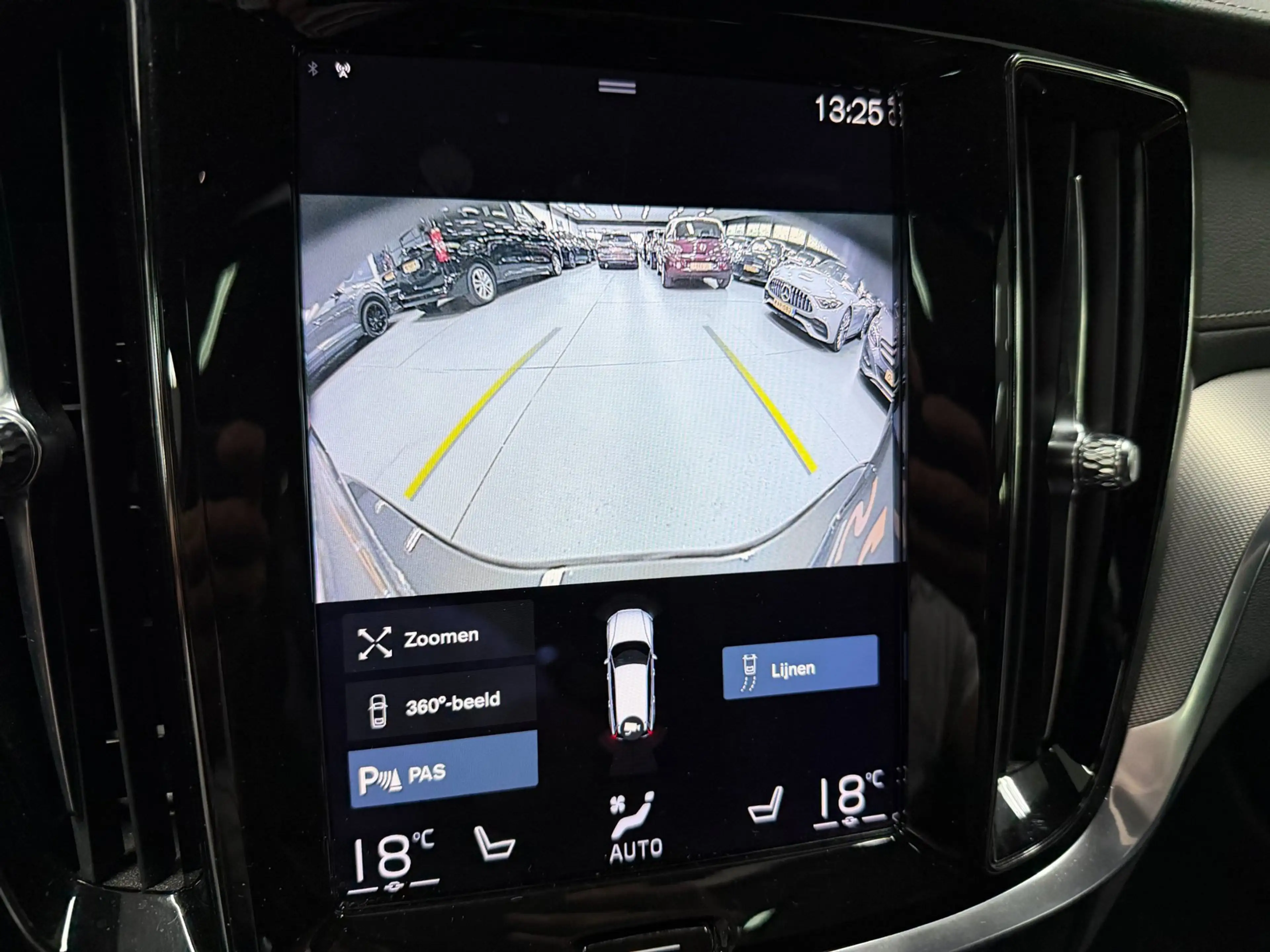 Volvo V60 2.0 T8 Recharge AWD R-Design PANO/MASSAGE+M-LEDER/ — photo 44