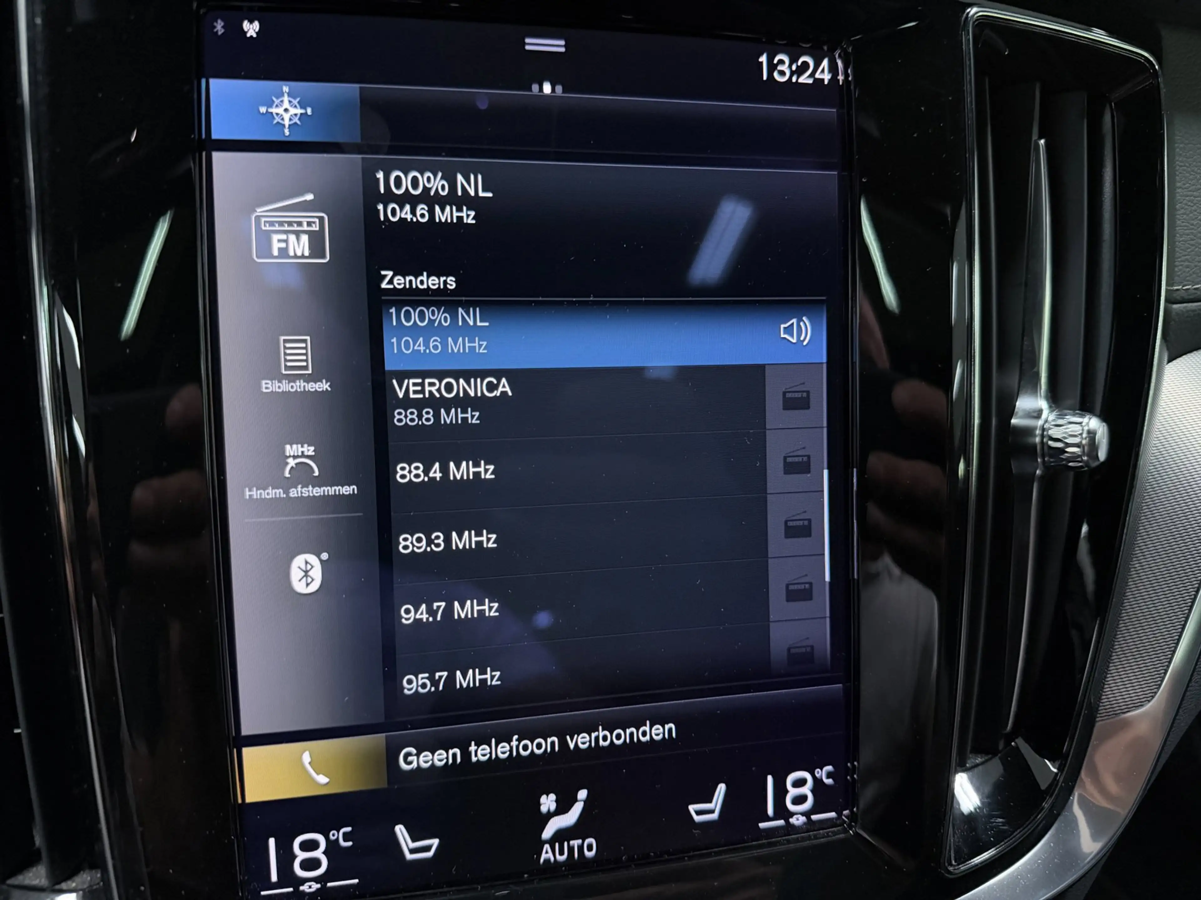 Volvo V60 2.0 T8 Recharge AWD R-Design PANO/MASSAGE+M-LEDER/ — photo 42