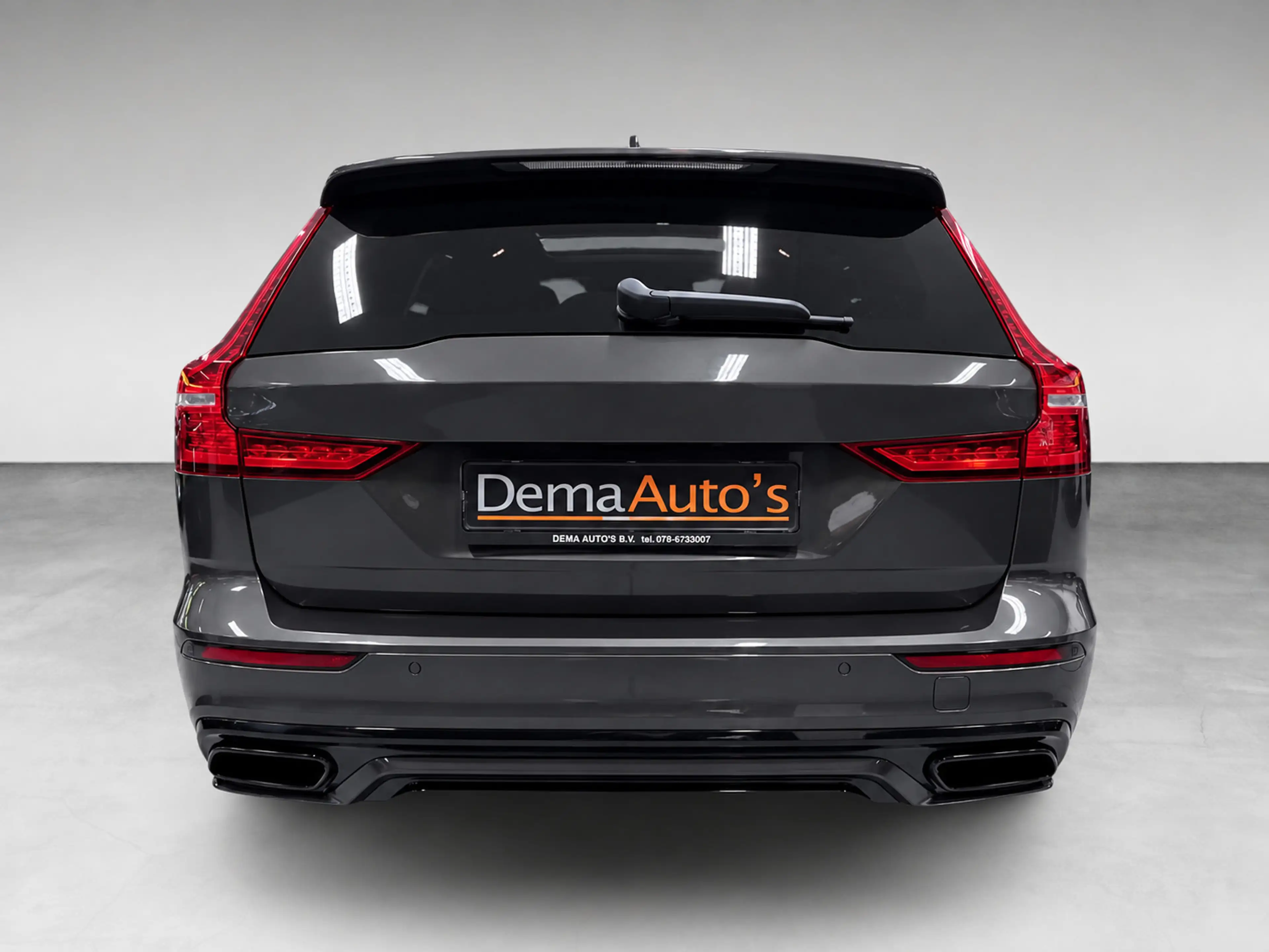 Volvo V60 2.0 T8 Recharge AWD R-Design PANO/MASSAGE+M-LEDER/ — photo 11