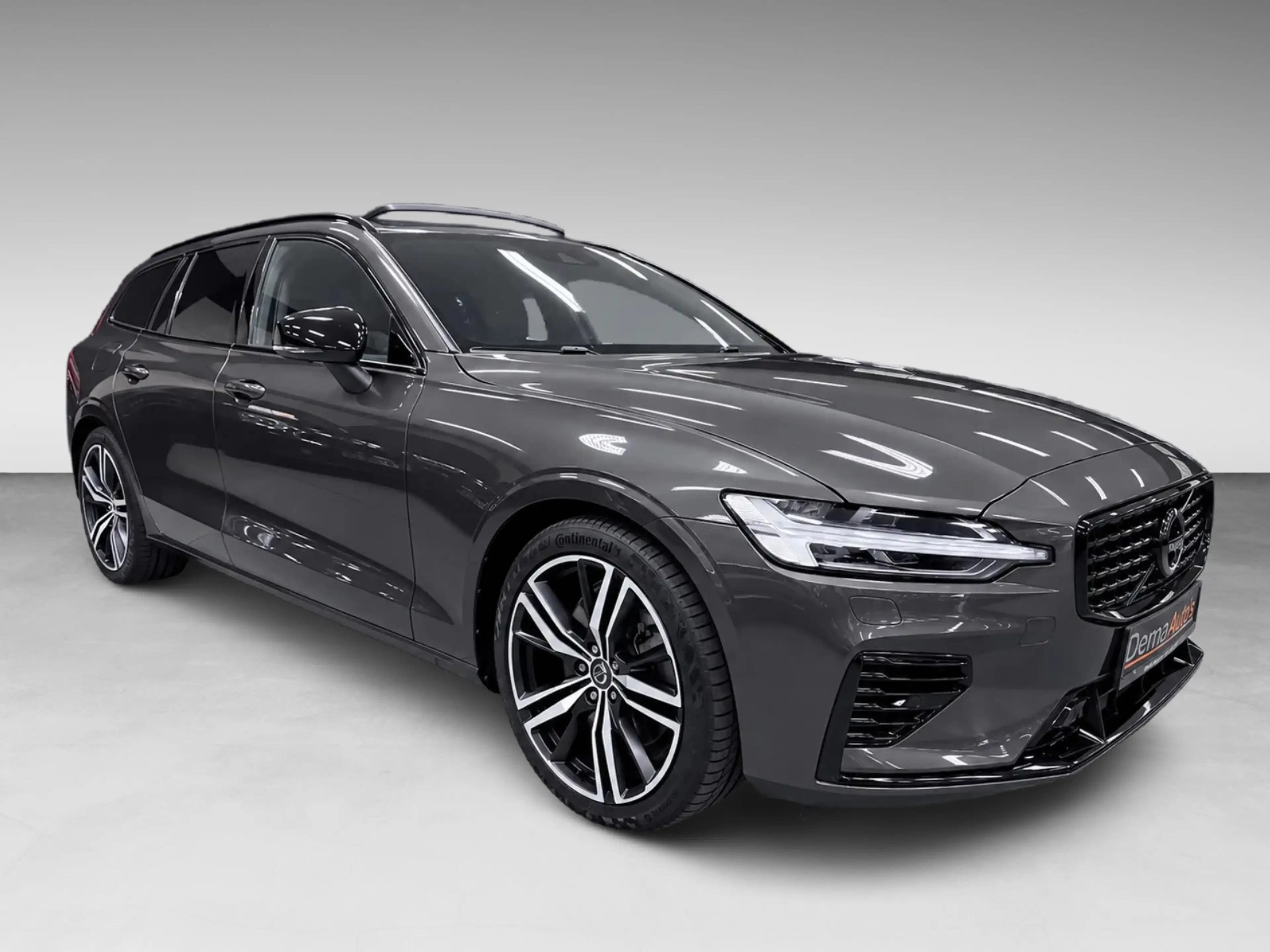 Volvo V60 2.0 T8 Recharge AWD R-Design PANO/MASSAGE+M-LEDER/ — photo 4