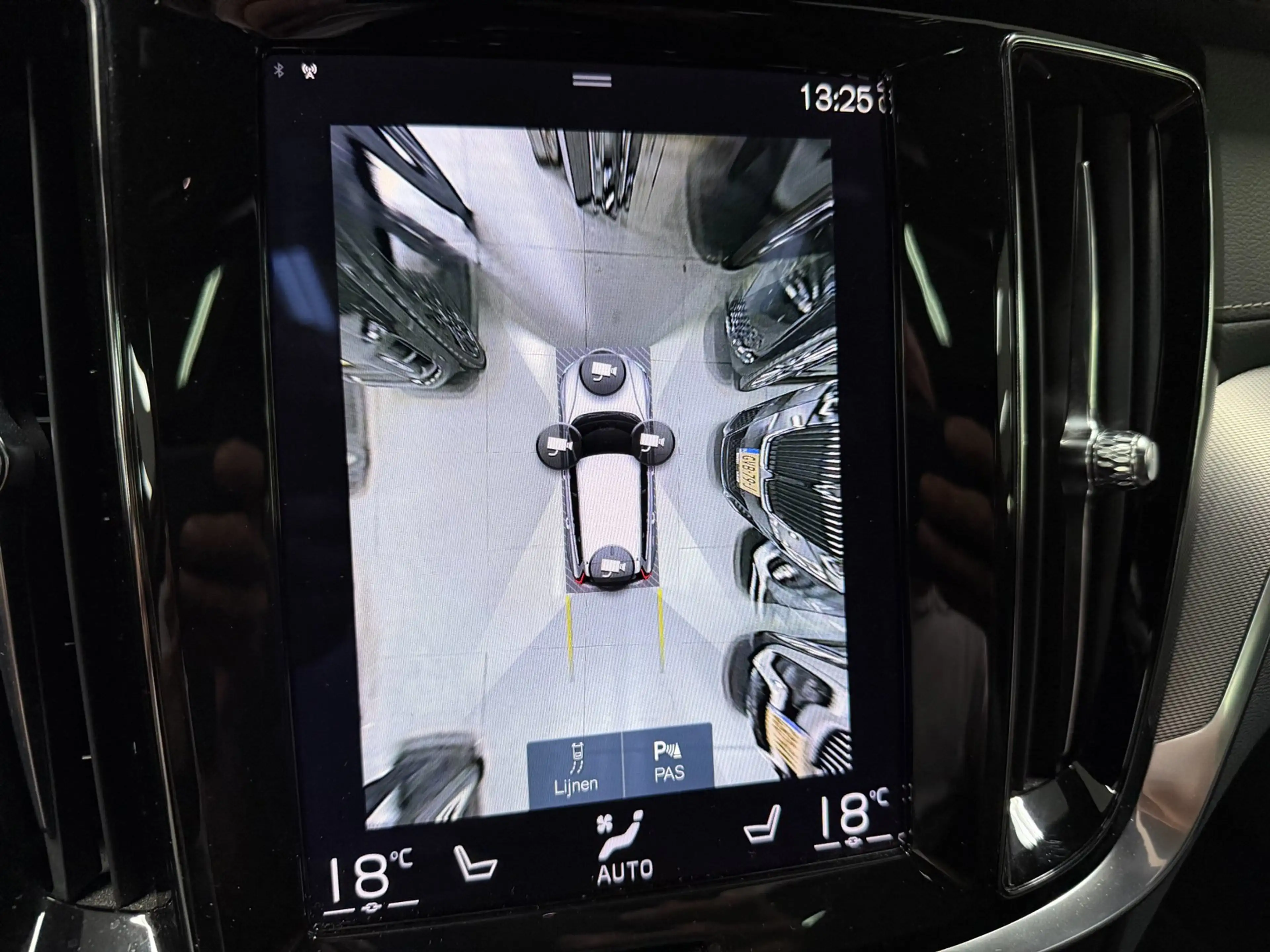 Volvo V60 2.0 T8 Recharge AWD R-Design PANO/MASSAGE+M-LEDER/ — photo 45