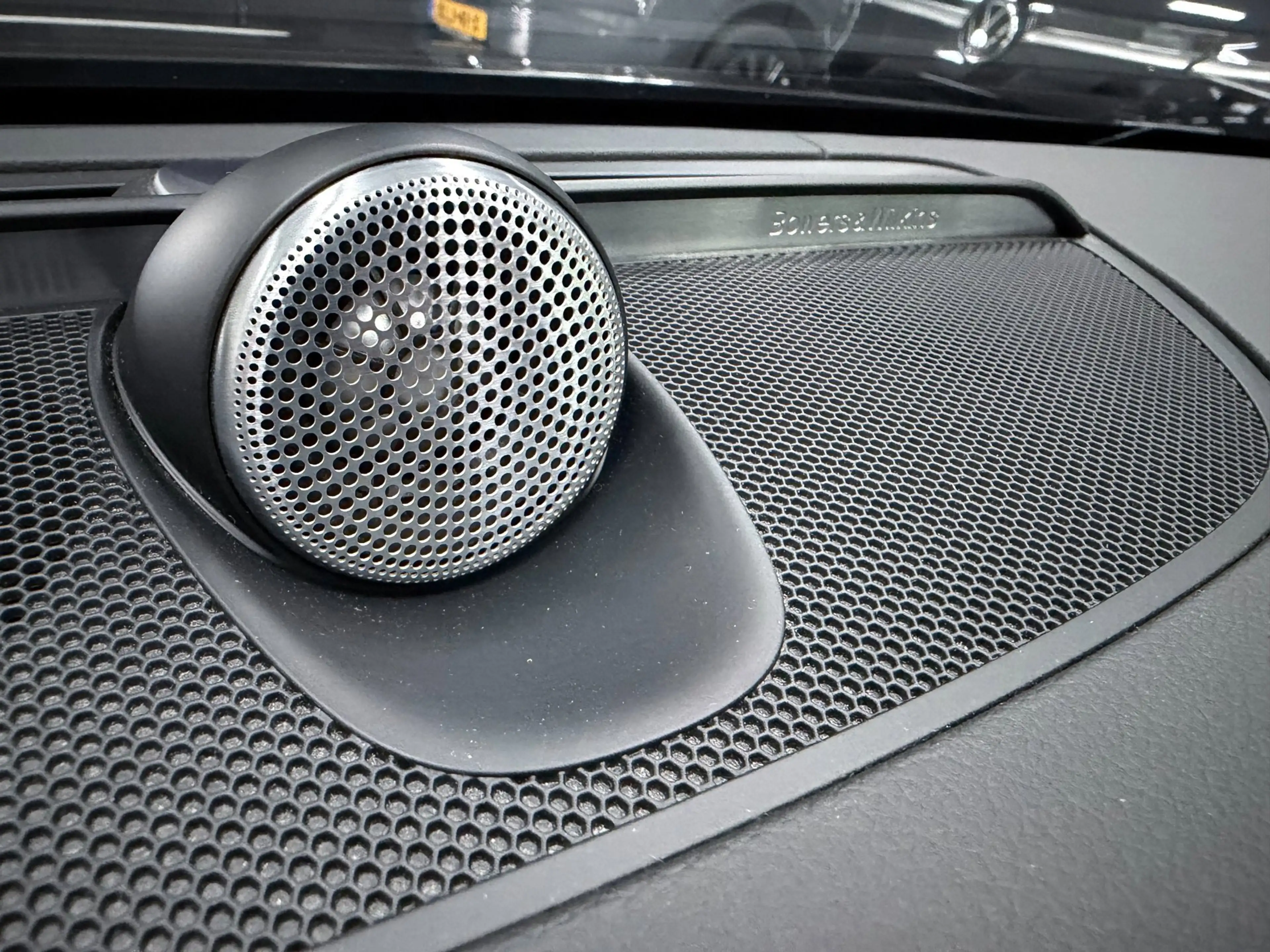 Volvo V60 2.0 T8 Recharge AWD R-Design PANO/MASSAGE+M-LEDER/ — photo 34