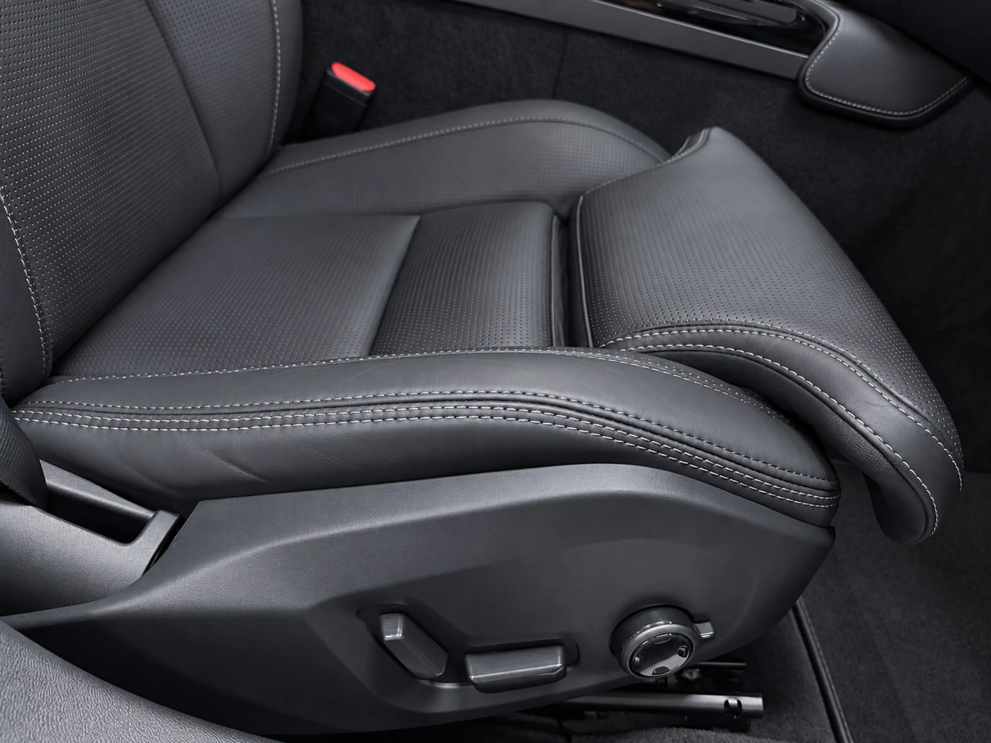 Volvo V60 2.0 T8 Recharge AWD R-Design PANO/MASSAGE+M-LEDER/ — photo 13