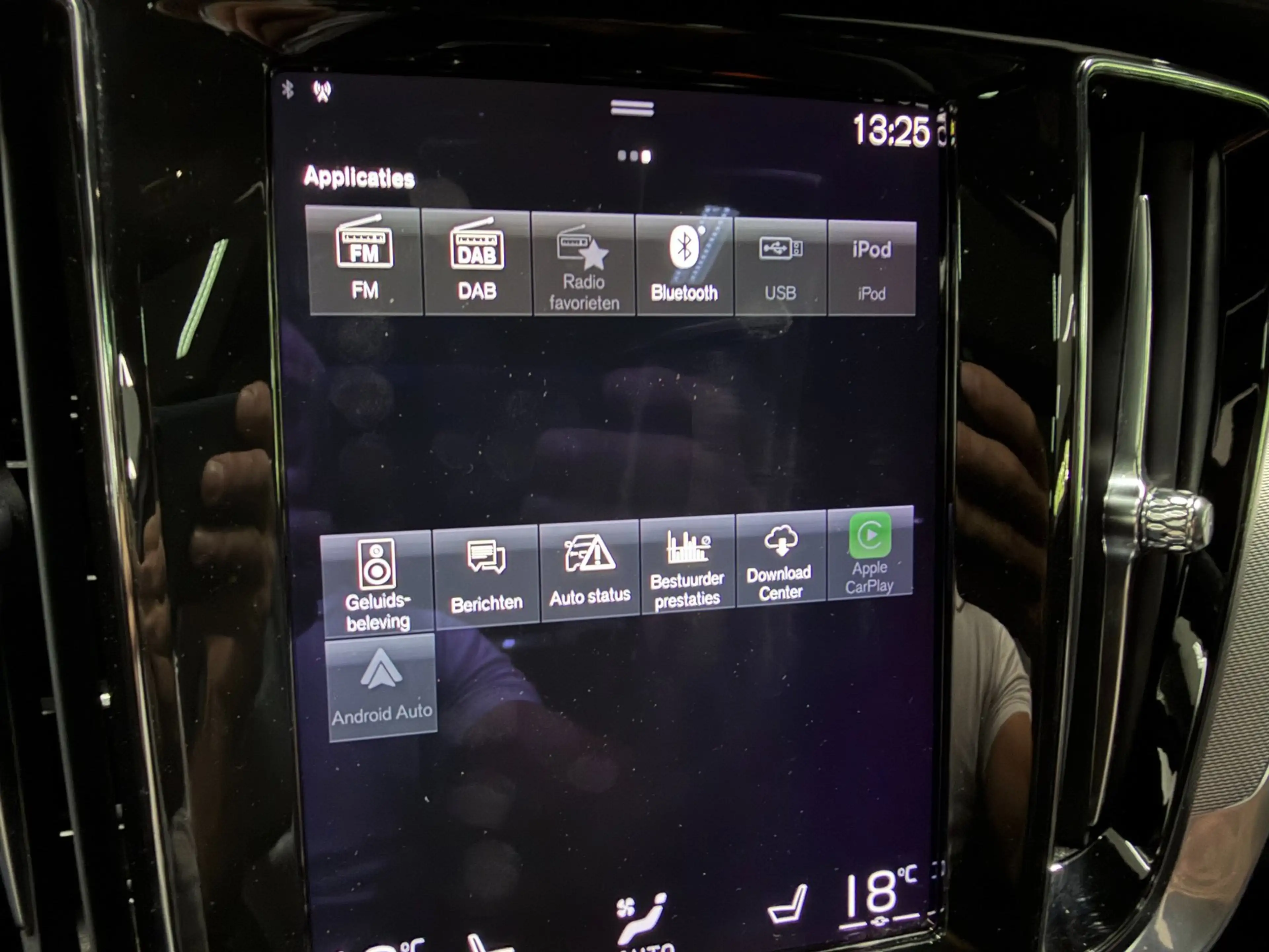 Volvo V60 2.0 T8 Recharge AWD R-Design PANO/MASSAGE+M-LEDER/ — photo 46