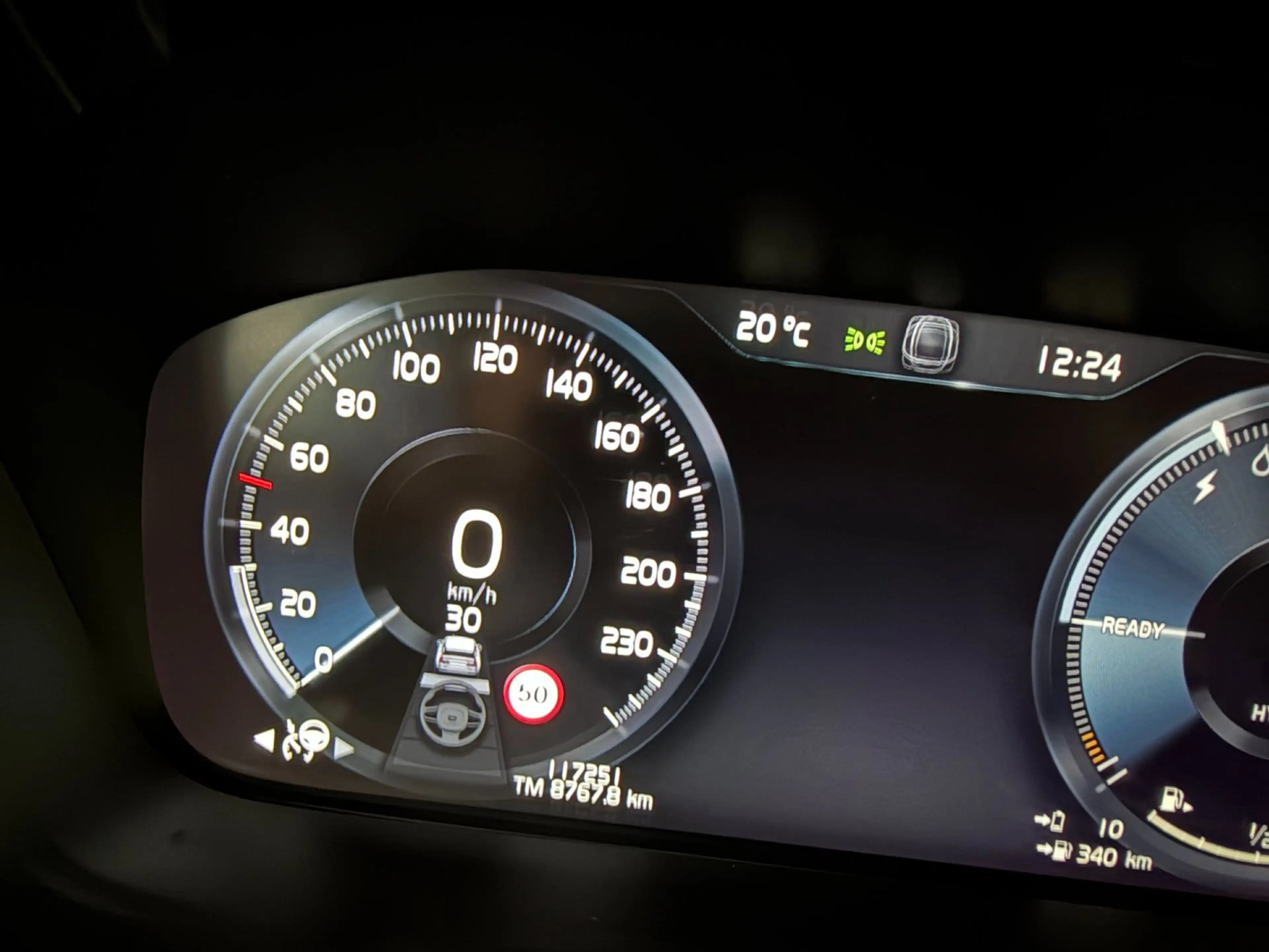Volvo V60 2.0 T8 Recharge AWD R-Design PANO/MASSAGE+M-LEDER/ — photo 28