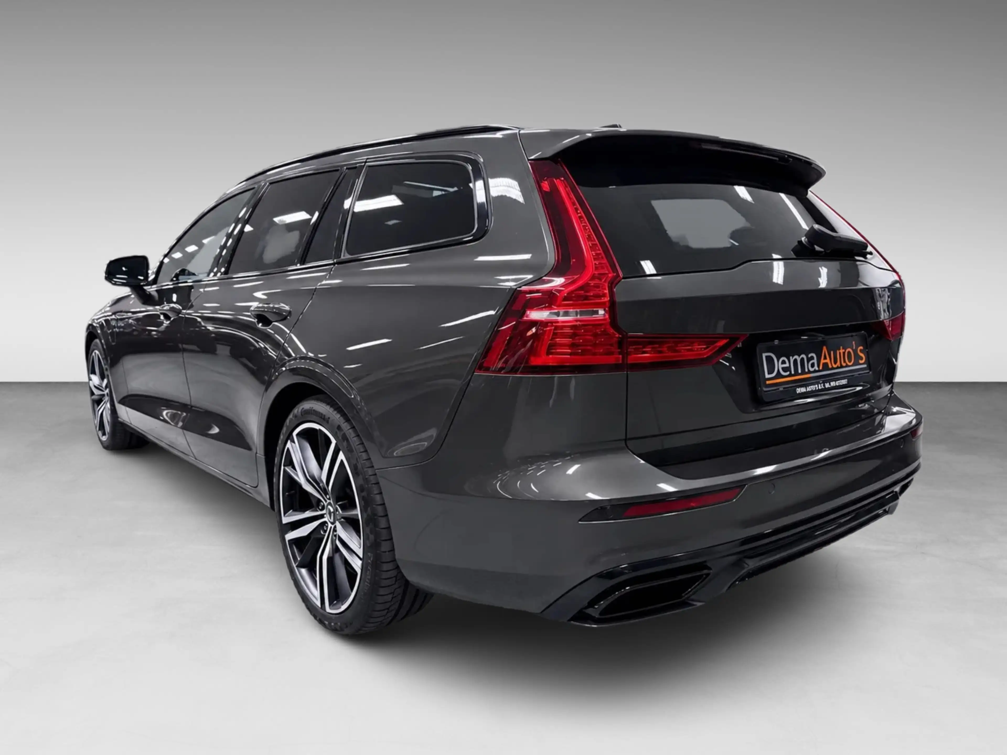 Volvo V60 2.0 T8 Recharge AWD R-Design PANO/MASSAGE+M-LEDER/ — photo 7