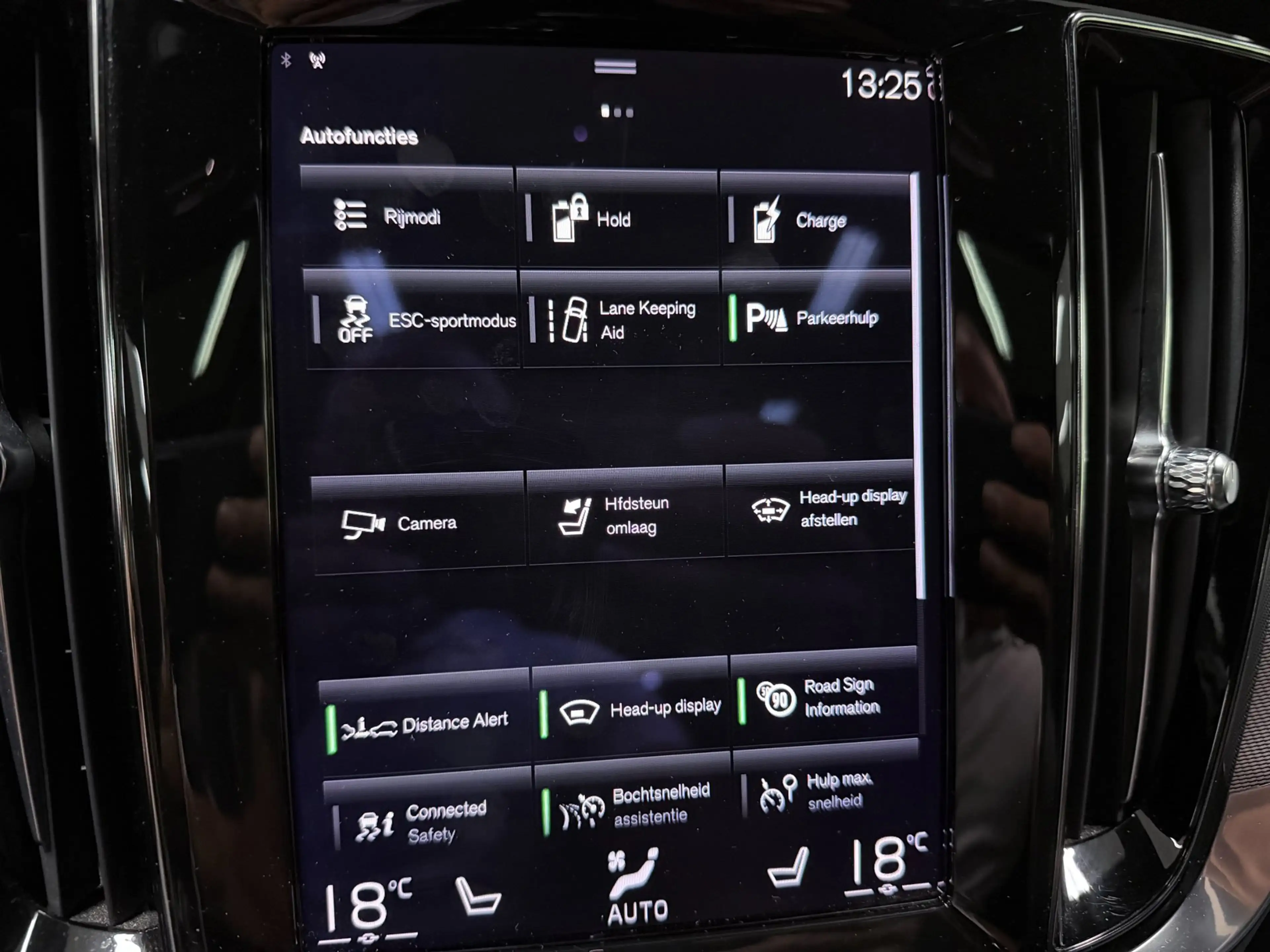 Volvo V60 2.0 T8 Recharge AWD R-Design PANO/MASSAGE+M-LEDER/ — photo 47