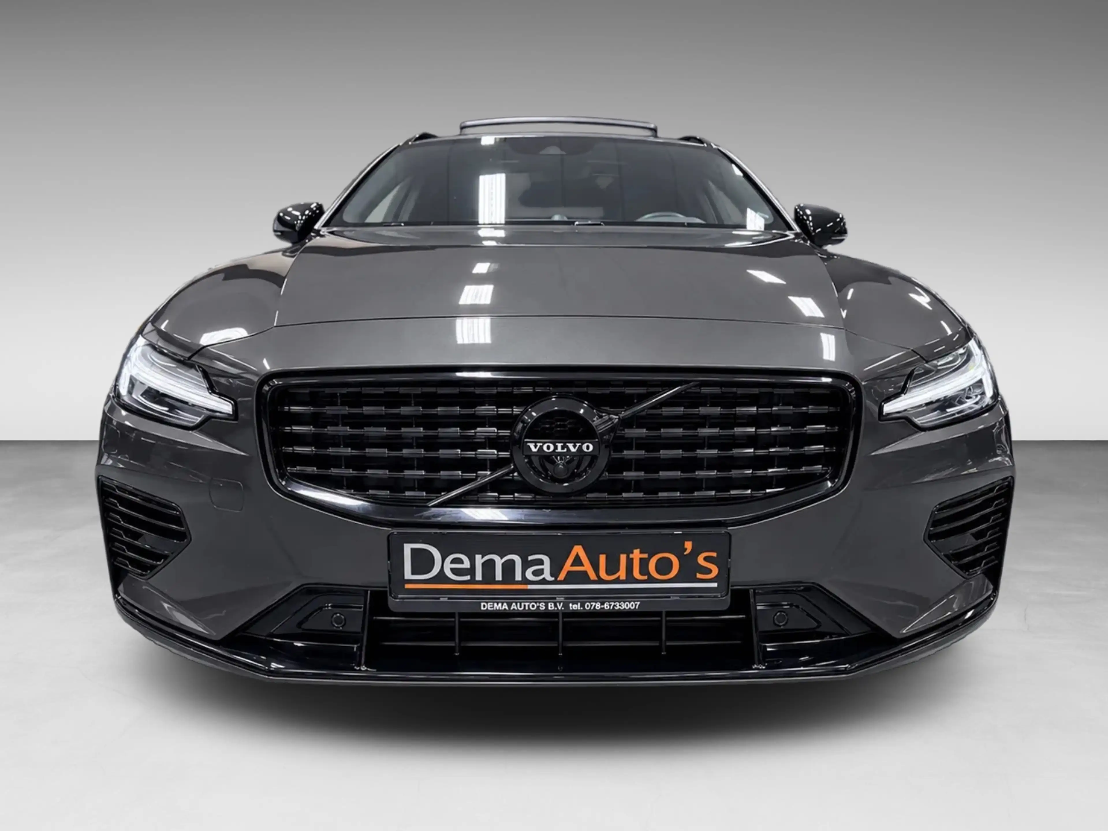 Volvo V60 2.0 T8 Recharge AWD R-Design PANO/MASSAGE+M-LEDER/ — photo 10