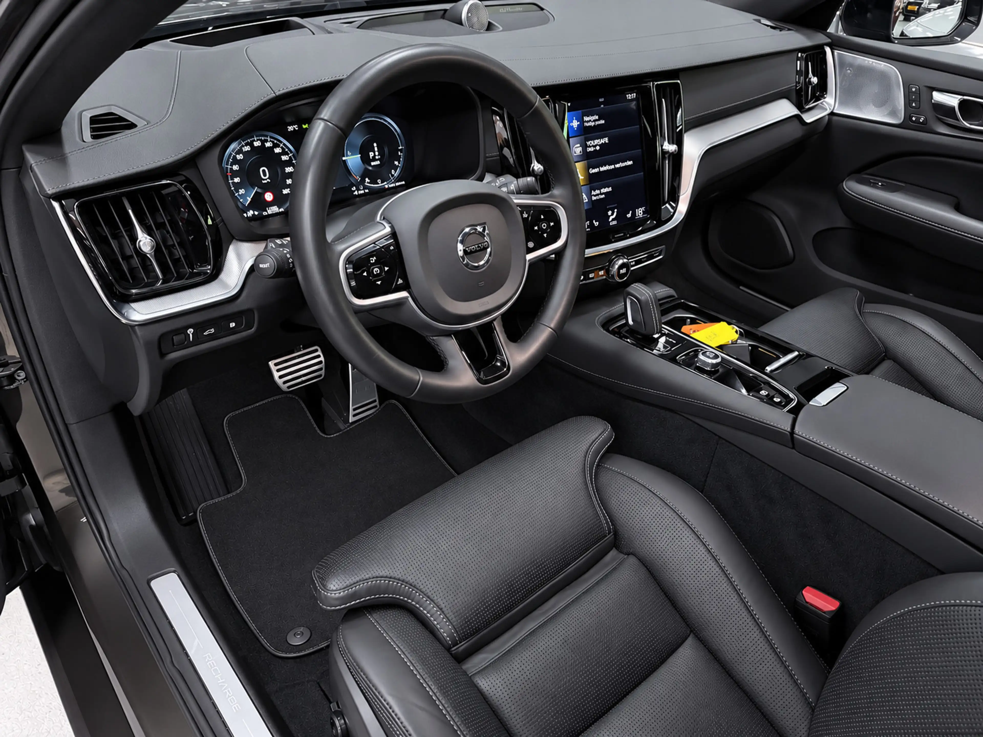 Volvo V60 2.0 T8 Recharge AWD R-Design PANO/MASSAGE+M-LEDER/ — photo 14
