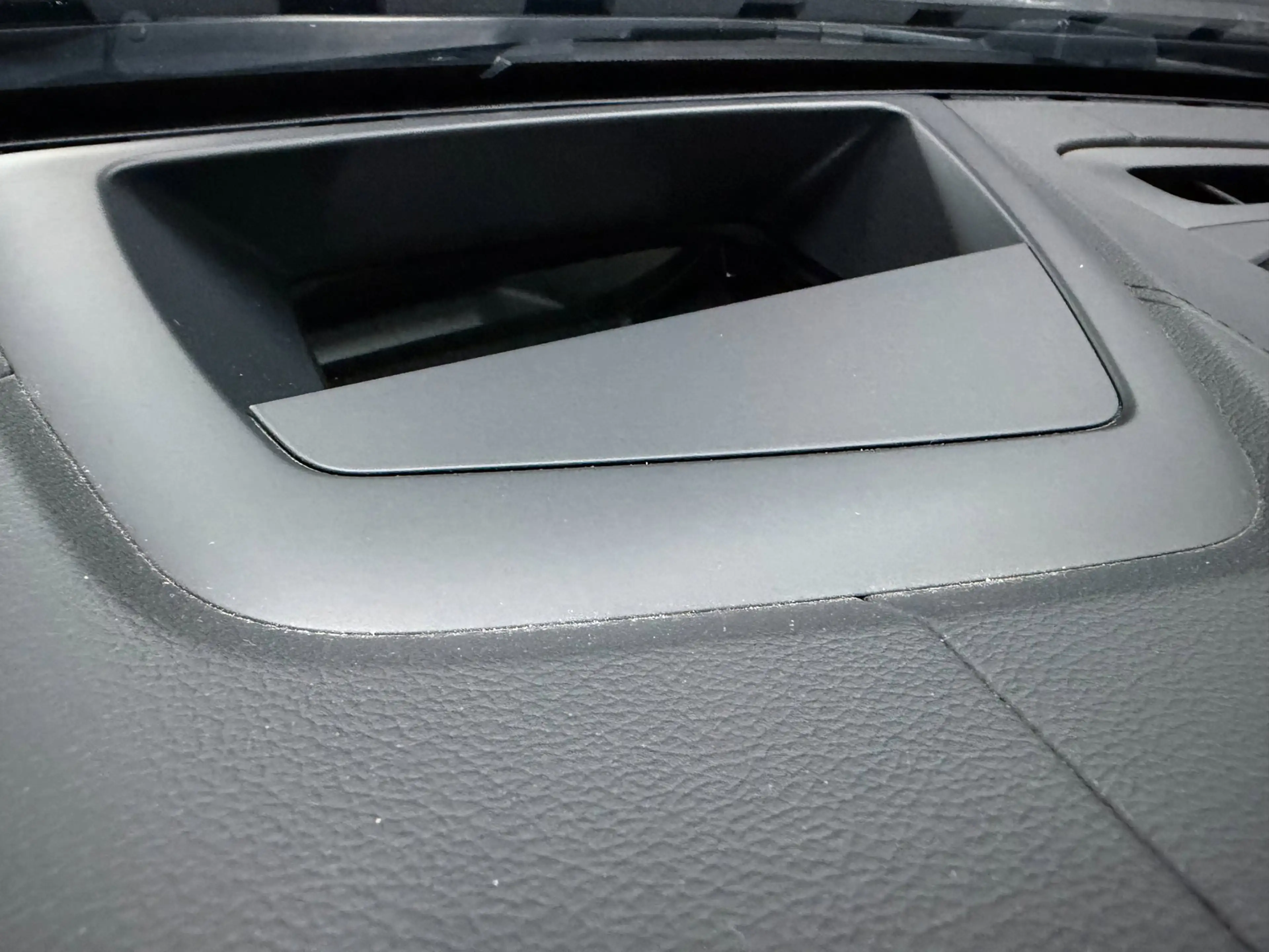 Volvo V60 2.0 T8 Recharge AWD R-Design PANO/MASSAGE+M-LEDER/ — photo 49