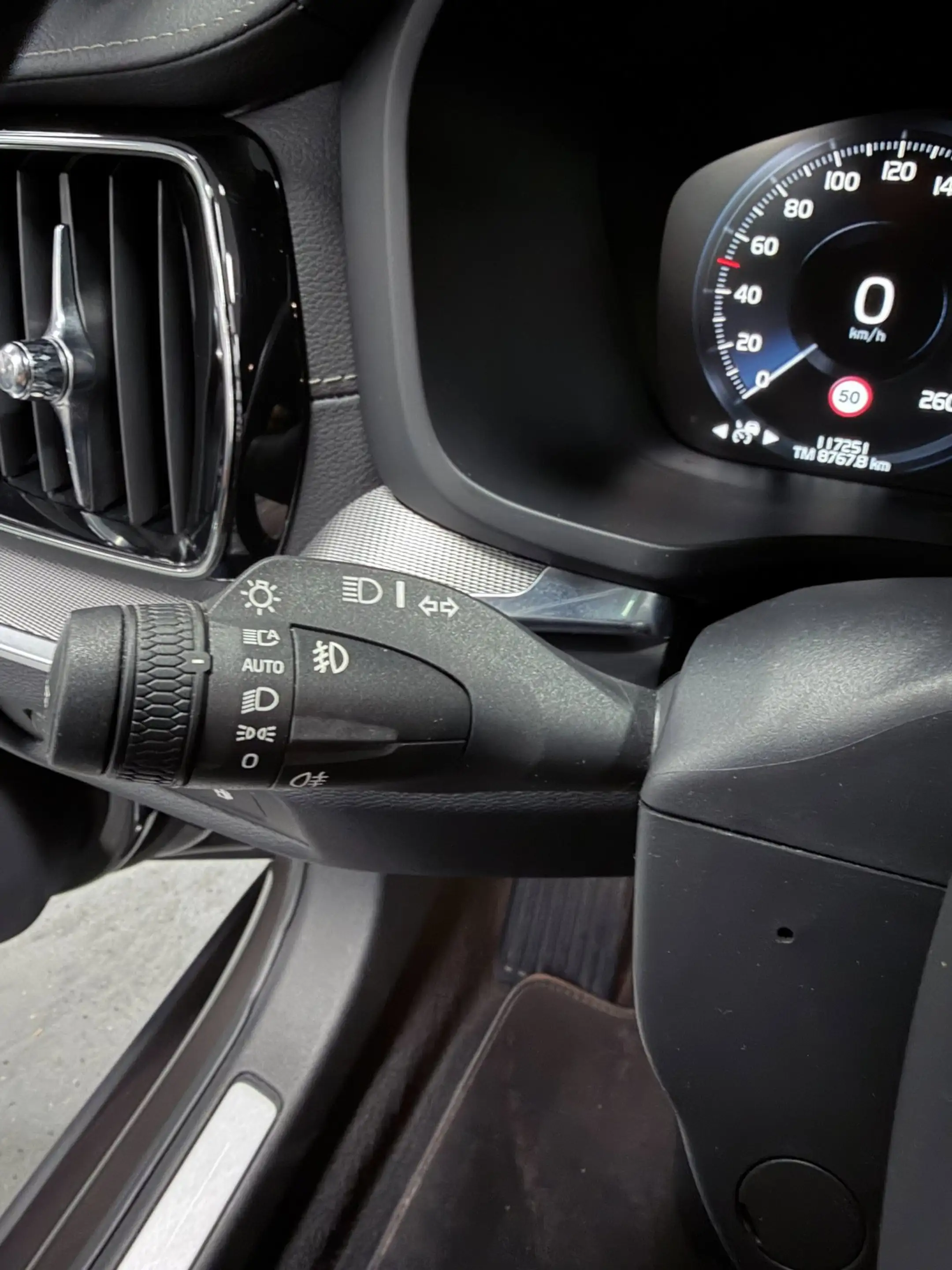 Volvo V60 2.0 T8 Recharge AWD R-Design PANO/MASSAGE+M-LEDER/ — photo 25