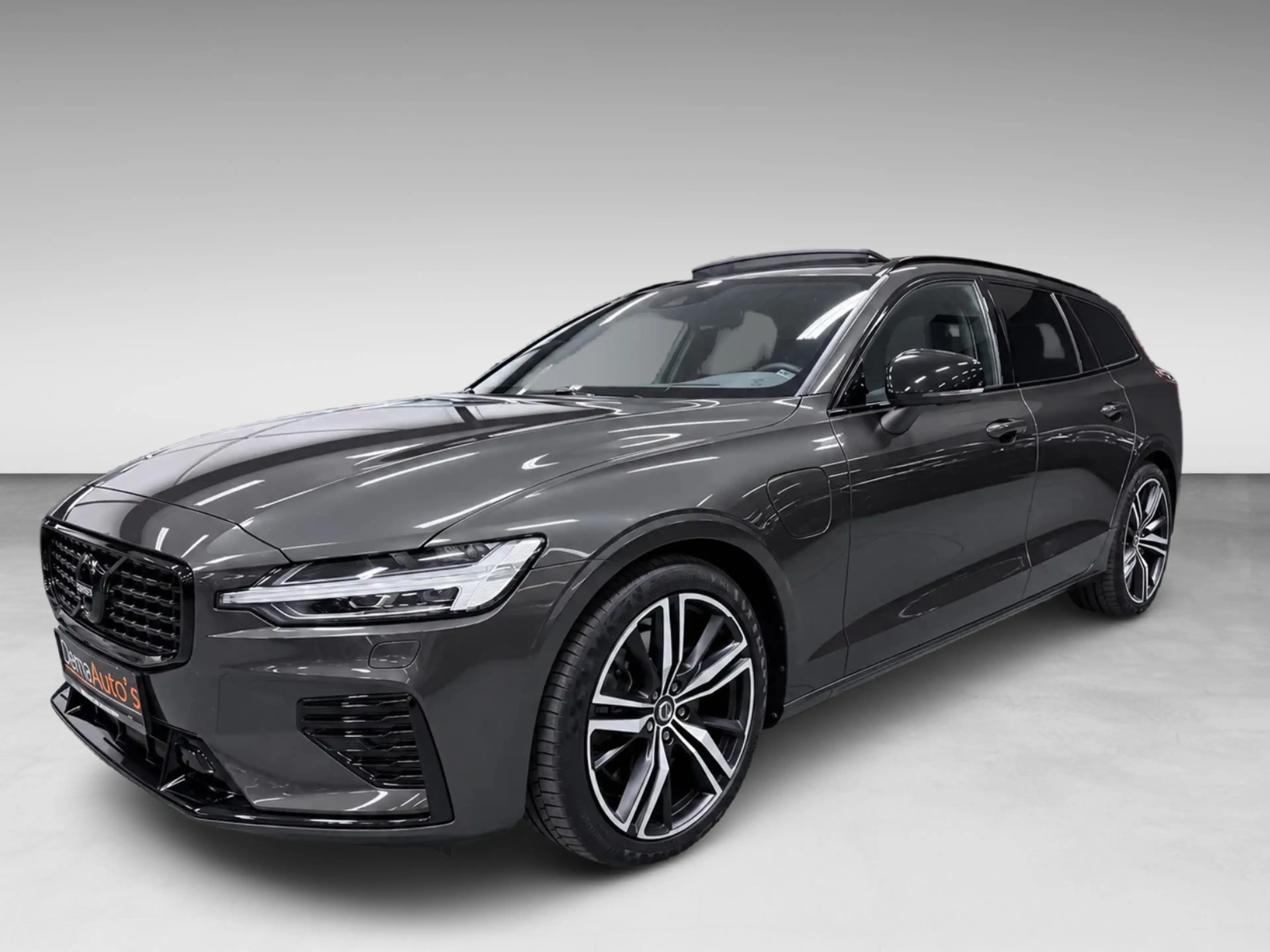 Volvo V60 2.0 T8 Recharge AWD R-Design PANO/MASSAGE+M-LEDER/ — photo 9
